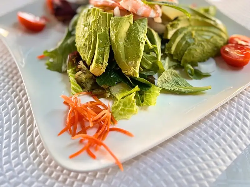 Ensalada de aguacate y gambas